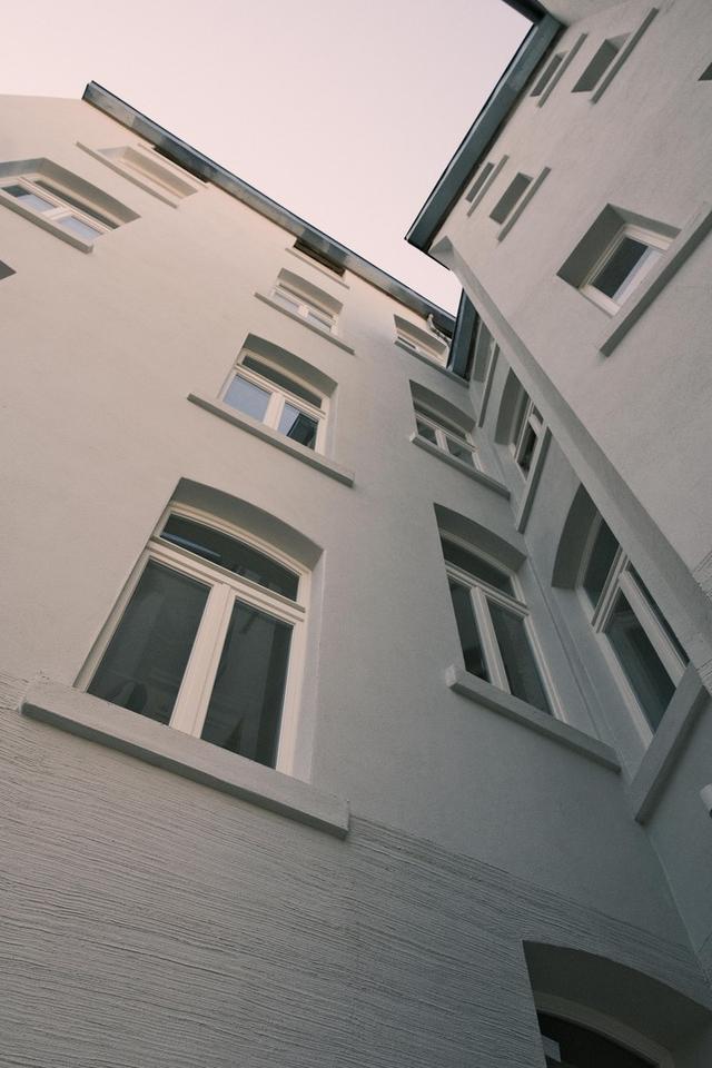 5-Zimmer-Wohnung mit Einfamilienhauscharakter in kernsaniertem Denkmalobjekt – Bild 7