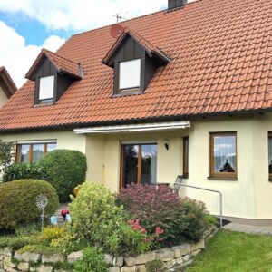 Gepflegtes freistehendes 1-Familienhaus in Roßtal mit einzigartigem Fernblick (provisionsfrei)