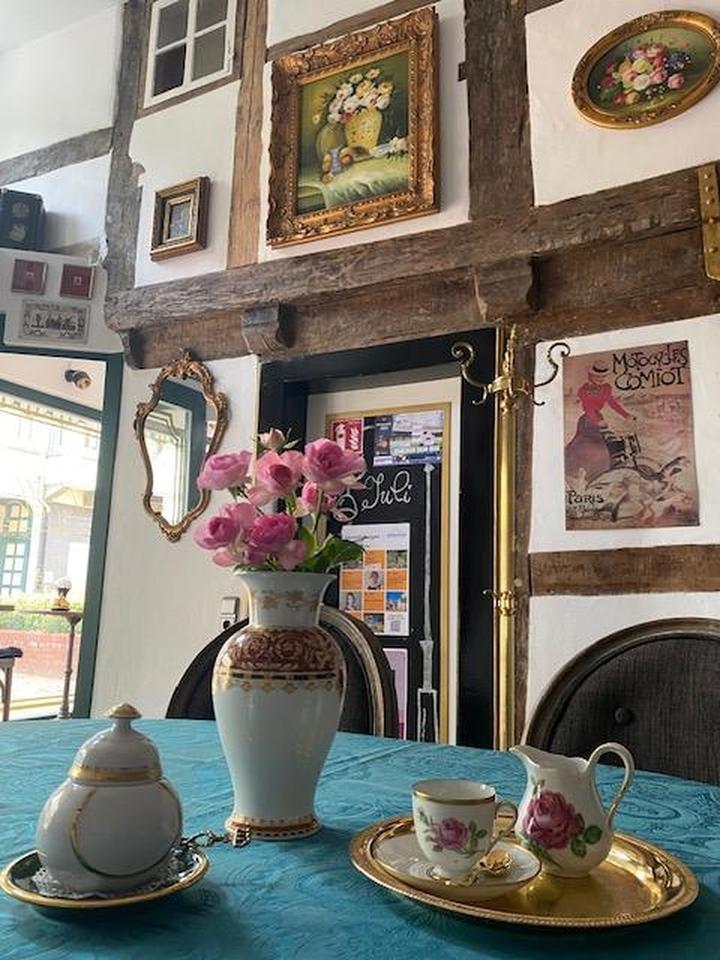 Ihr Traum vom eigenen Café! Wohnhaus mit laufendem Café, Nebengebäude, großem Innenhof – Bild 4