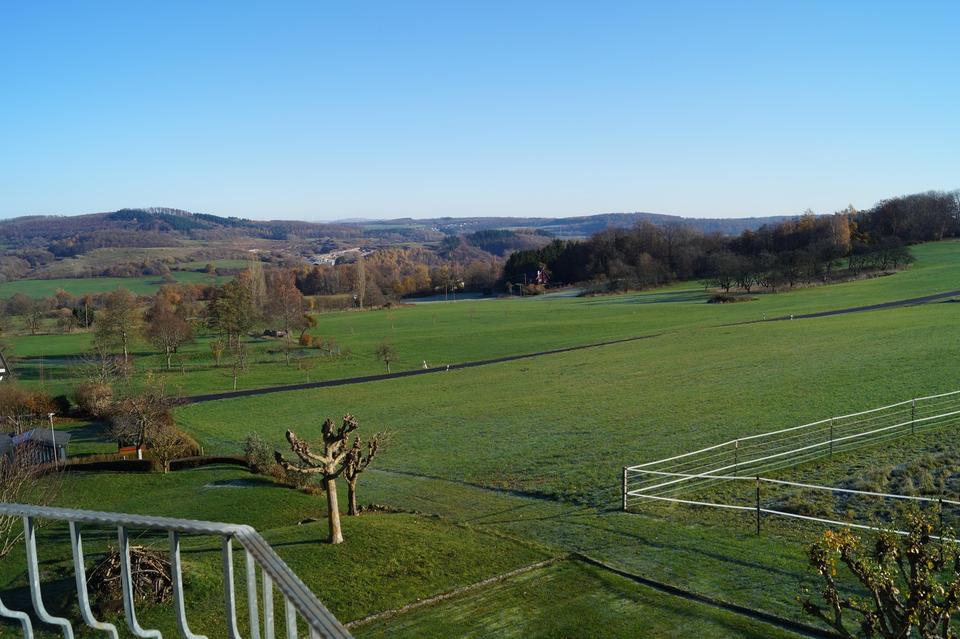 Neuwertige Immobilie im Toppzustand mit herrlicher Fernsicht – Bild 16