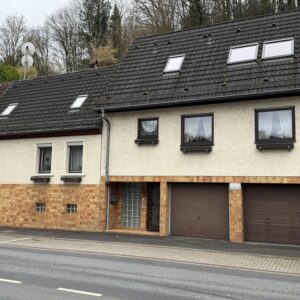 Großzügiges Wohnhaus mit 184 m² & 2 Garagen in Heidelberg-Schlierbach – bezugsfrei