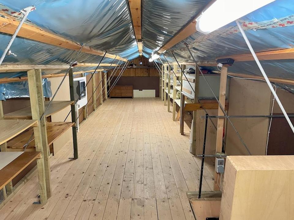 Nachhaltiger Bungalow mit Wintergarten, Garage und Garten – Bild 20