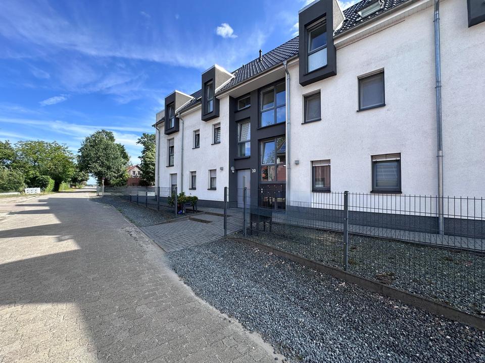 *Neuwertig & Zentral*: Geräumige 4-Zi.-Wohnung mit Garten im EG