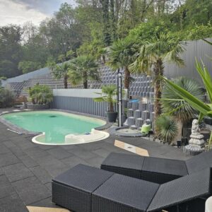 3 x Eigentumswohnungen * 3 Garagen * Platz für Generationen 604 m² Wohn-Nutzfl.