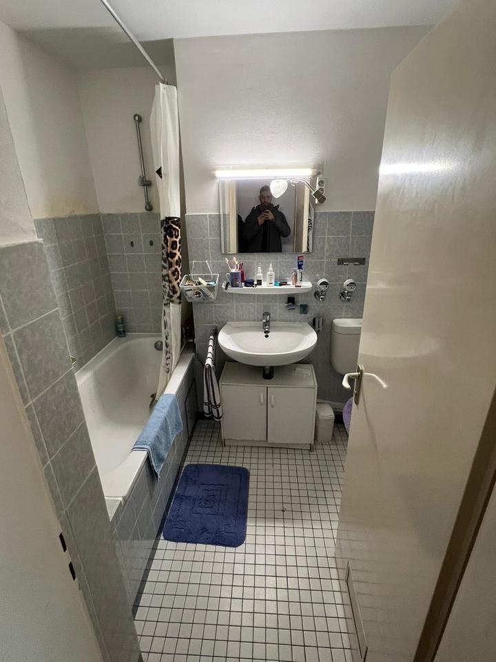 Helle 3-Zimmer-Wohnung mit Balkon direkt an der U-Bahn – Bild 6