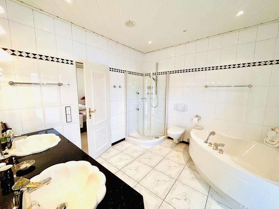 Stilvoller Winkelbungalow - auf sonnigem Grundstück - ohne Makler – Bild 24