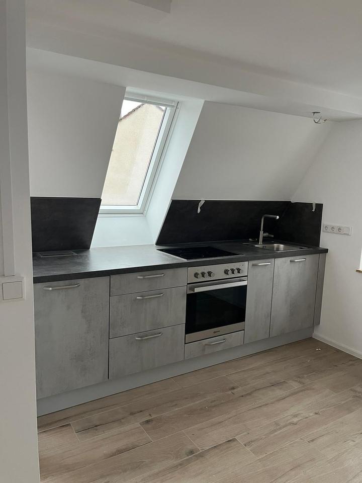 Charmante 3-Zimmer-Maisonette im kernsanierten Altbau + neue Markeneinbauküche – Bild 2