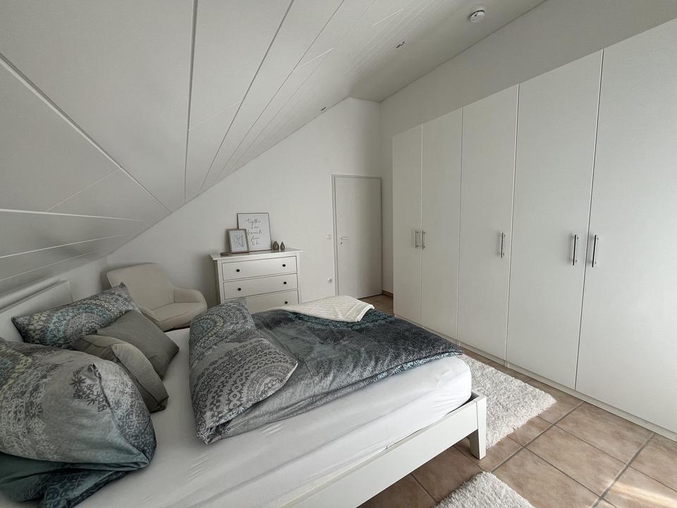 Stilvolle Maisonette-Wohnung mit Panorama-Flair – Wohnen auf zwei Ebenen – Bild 16