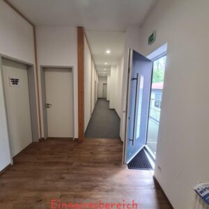 großes Büro, kleines Büro und Arbeitsplatz zu vermieten