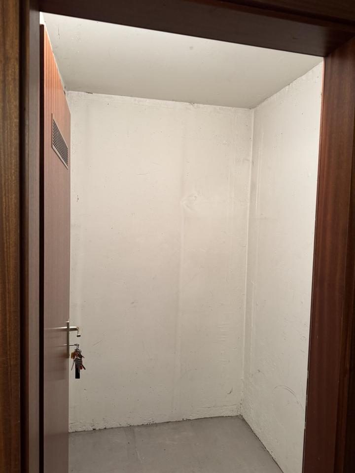 Lichtdurchflutete zentrale 3-Zi.-Wohnung mit hohen Decken und großer Loggia – Bild 13