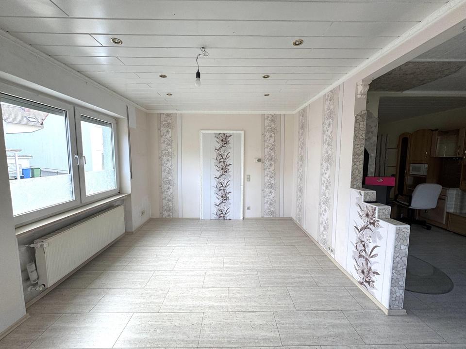 Bezugsfertiges Einfamilienhaus mit Pool, Einbauküche und Carport für zwei PKW – Bild 17