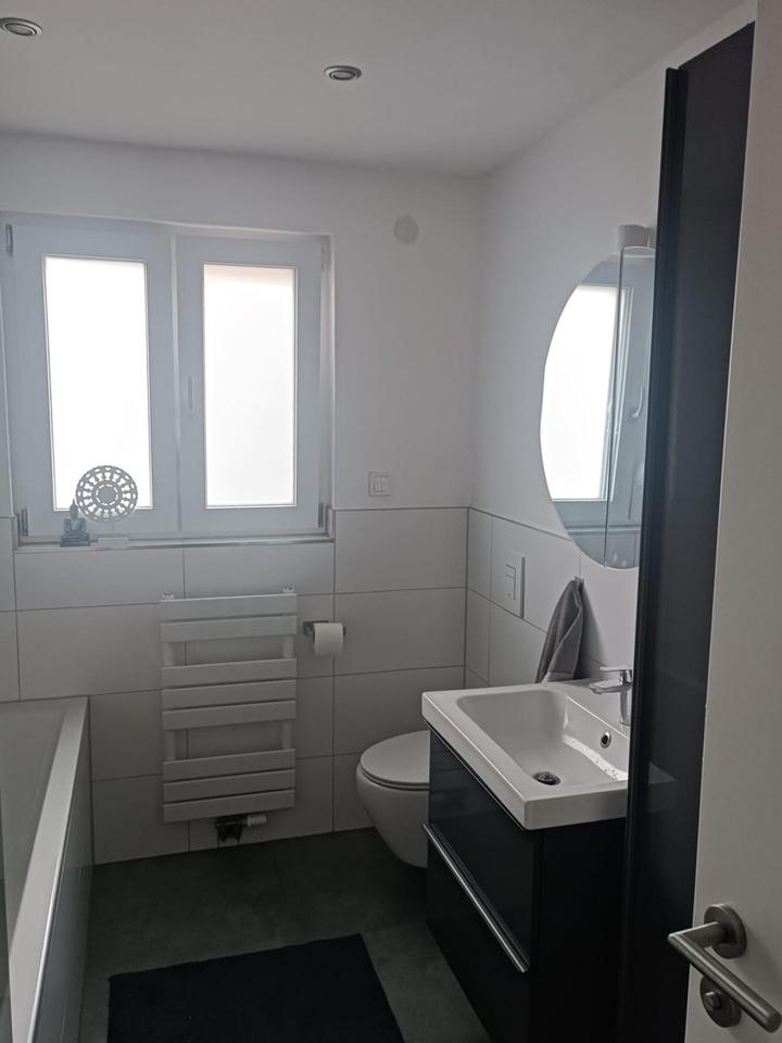 Sonnige 4-Zimmer-Familienwohnung am Feldrand – 2023 top renoviert + DG-Ausbaureserve – Bild 11