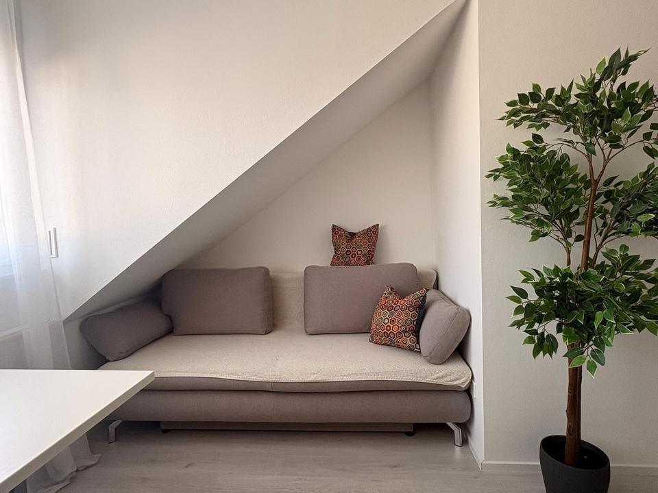 Moderne 3,5-Zimmer-Maisonette möbliert mit Heimkino, Wallbox & Klimaanlage – Bild 24