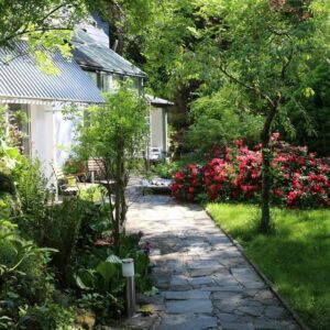 Rustikales Traumhaus – Holzbohlenhaus mit Stall, Halle, Weideland - unabhängig von Gas und Öl