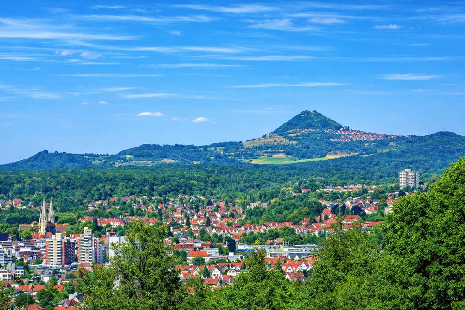 Lichtdurchflutete 3-Zimmer-Wohnung im 7. Stock mit Panorama-Ausblick & Tiefgarage – Bild 2