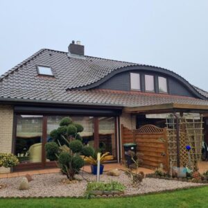 Walmdachbungalow mit Einliegerwohnung