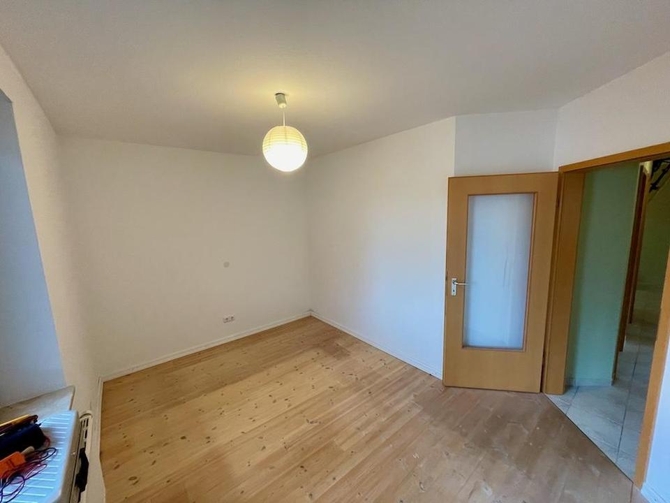 Nachhaltiger Bungalow mit Wintergarten, Garage und Garten – Bild 3