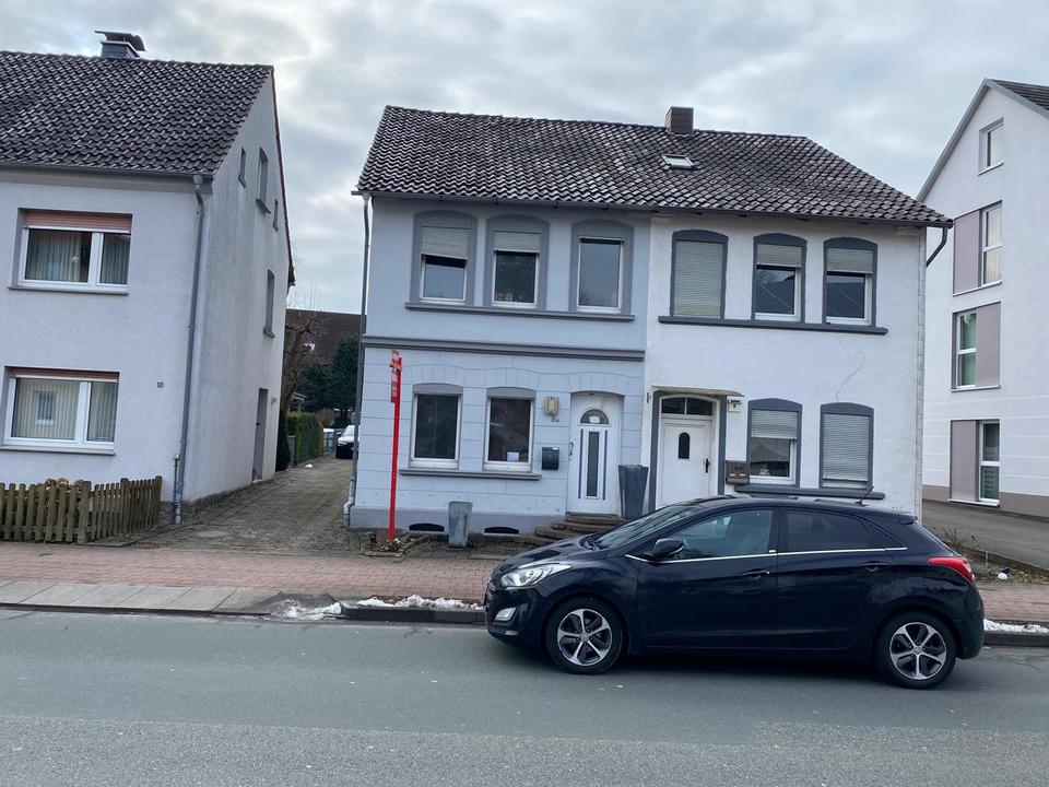 Doppelhaushälfte mit Doppelgarage und 2 Carports in zentraler Lage von Steinheim – Bild 2