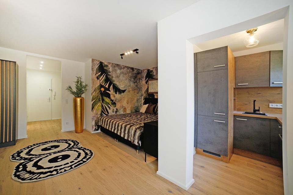 Apartment mit Balkon und EBK - komplett saniert und möbliert – Bild 8