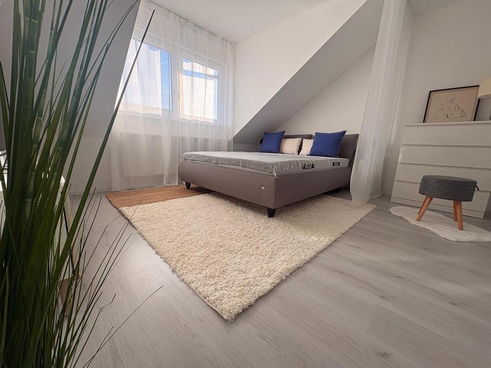 Moderne 3,5-Zimmer-Maisonette möbliert mit Heimkino, Wallbox & Klimaanlage – Bild 14