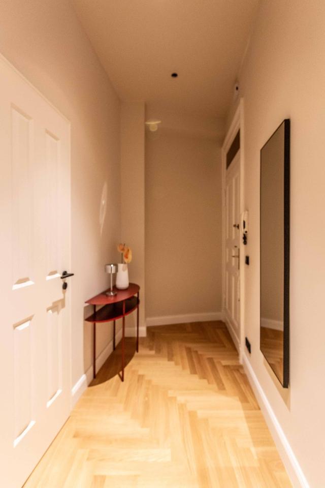 Stilvoller Altbau-Traum in bester Lage in Berlin-Mitte 2,5 Zimmern und luxuriösem Interior-Konzept – Bild 7