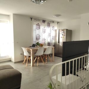 Provisionsfrei: 3 Zimmer Maisonette Gartenwohnung mit Einbauküche in guter Lage