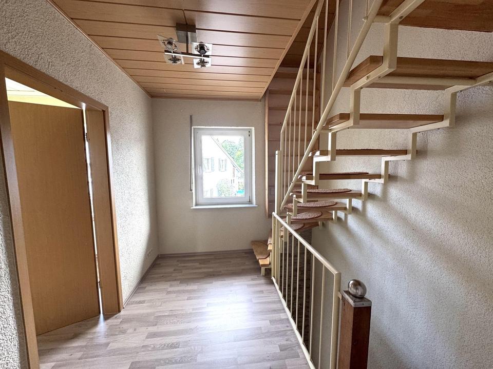 Bezugsfertiges Einfamilienhaus mit Pool, Einbauküche und Carport für zwei PKW – Bild 31