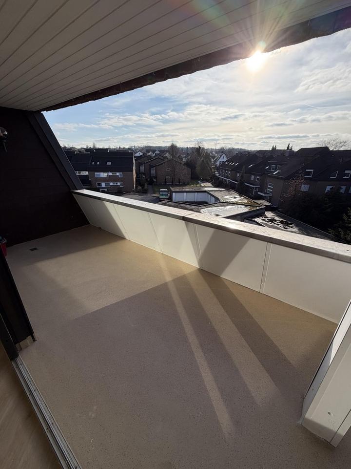 ***Renovierte Penthouse Eigentumswohnung 3,5 Zimmer 120 m2 Zentral Aufzug*** – Bild 2