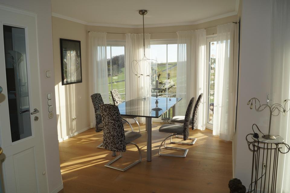 Neuwertige Immobilie im Toppzustand mit herrlicher Fernsicht – Bild 9