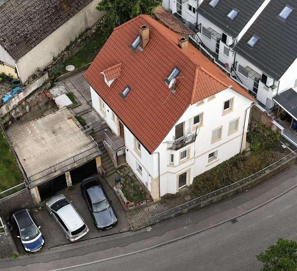 Großes Haus mit 3 Wohnungen