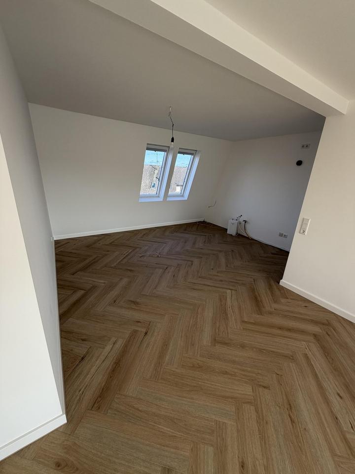 ***Renovierte Penthouse Eigentumswohnung 3,5 Zimmer 120 m2 Zentral Aufzug*** – Bild 7