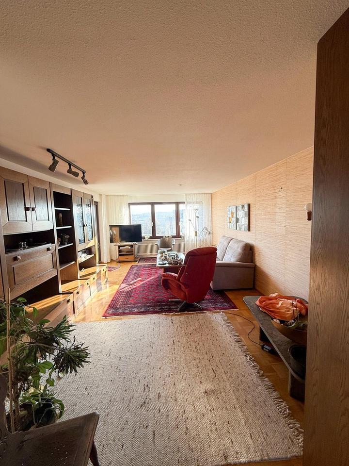 Großzügige 4-Zimmer-Wohnung mit Balkon und Garage im ruhigen Wohngebiet Reusch in Göppingen – Bild 3