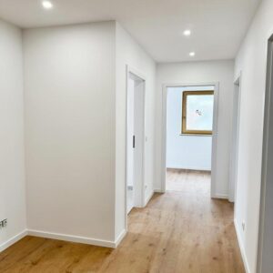 Frisch sanierte 3-Zimmer-Wohnung mit Süd-West-Balkon und Blick ins Grüne in Fürth-Unterfarrnbach