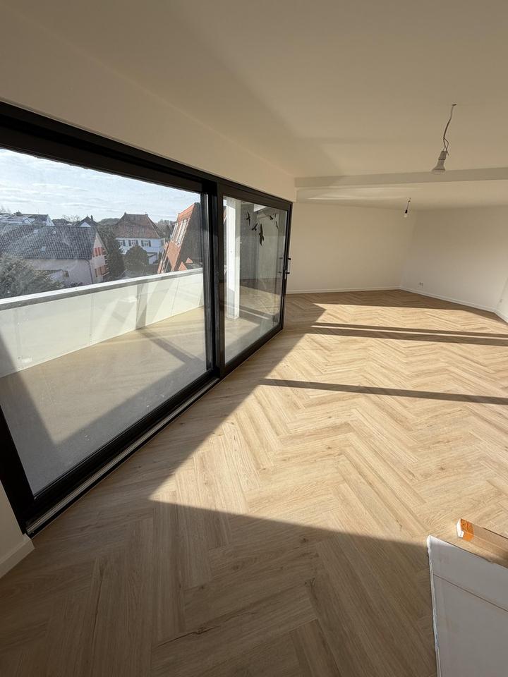 ***Renovierte Penthouse Eigentumswohnung 3,5 Zimmer 120 m2 Zentral Aufzug*** – Bild 3