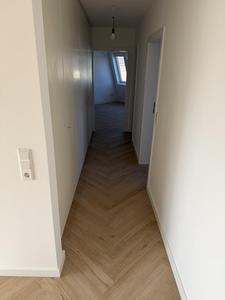 ***Renovierte Penthouse Eigentumswohnung 3,5 Zimmer 120 m2 Zentral Aufzug*** – Bild 9