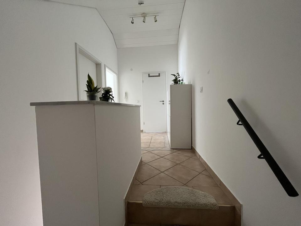 Stilvolle Maisonette-Wohnung mit Panorama-Flair – Wohnen auf zwei Ebenen – Bild 9