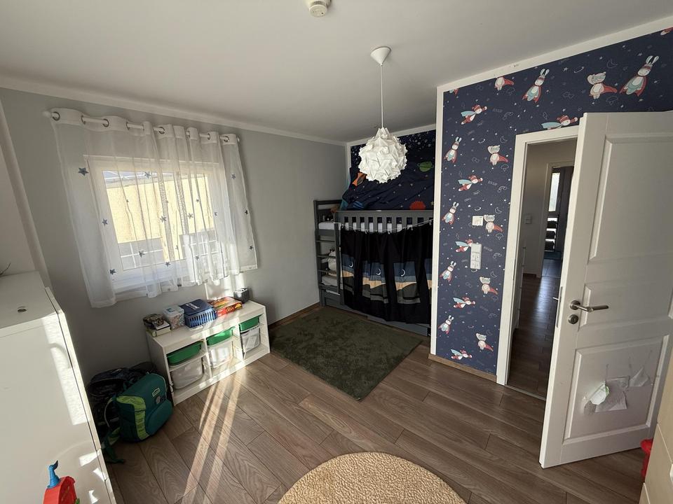 Traumhafte Stadtvilla mit Garten & nachhaltiger Energie in zweiter Reihe – Bild 12