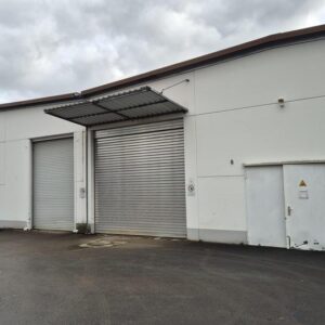 Gewerbehallen mit elektrischem Rolltor in Langenau zu vermieten