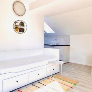 Apartment, möbliert mit Einbauküche