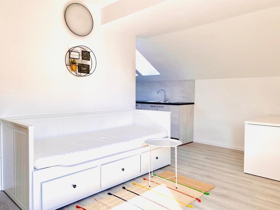 Apartment, möbliert mit Einbauküche