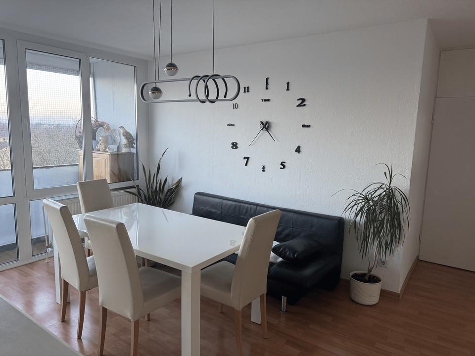 Hochmoderne 3-Zi.-ETW 75 m² + Balkon + voll möbliert – 160.000 € VB!