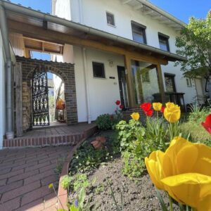 Reihenendhaus mit großem Garten und 3 Garagen in Coburg Zentrum