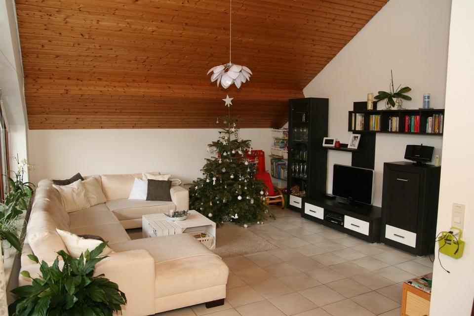 Gepflegte 2,5 Zimmer -DG-Wohnung mit Balkon und EBK in Pforzheim – Bild 18