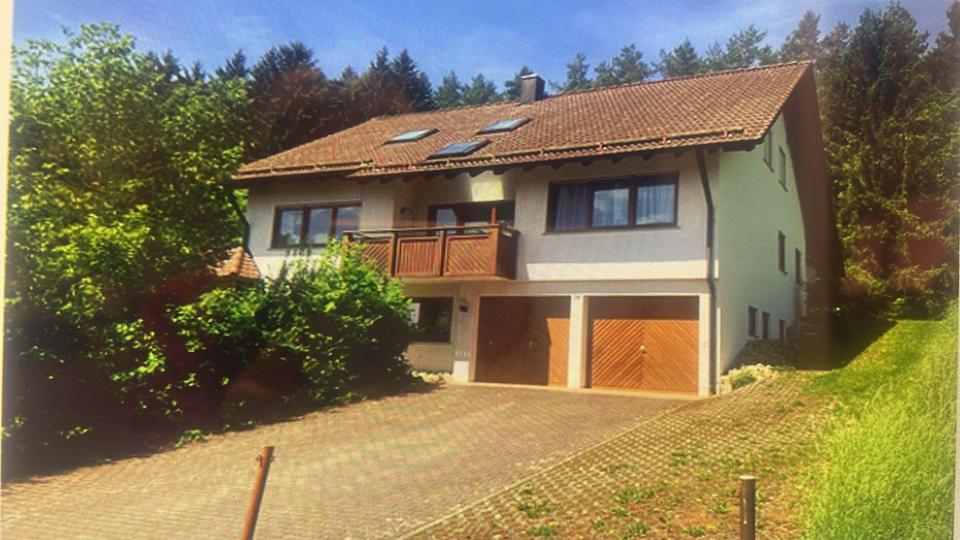 Haus mit viel Licht, Platz und Aussicht. Auch als Generationenhaus oder mit Praxis geeignet.