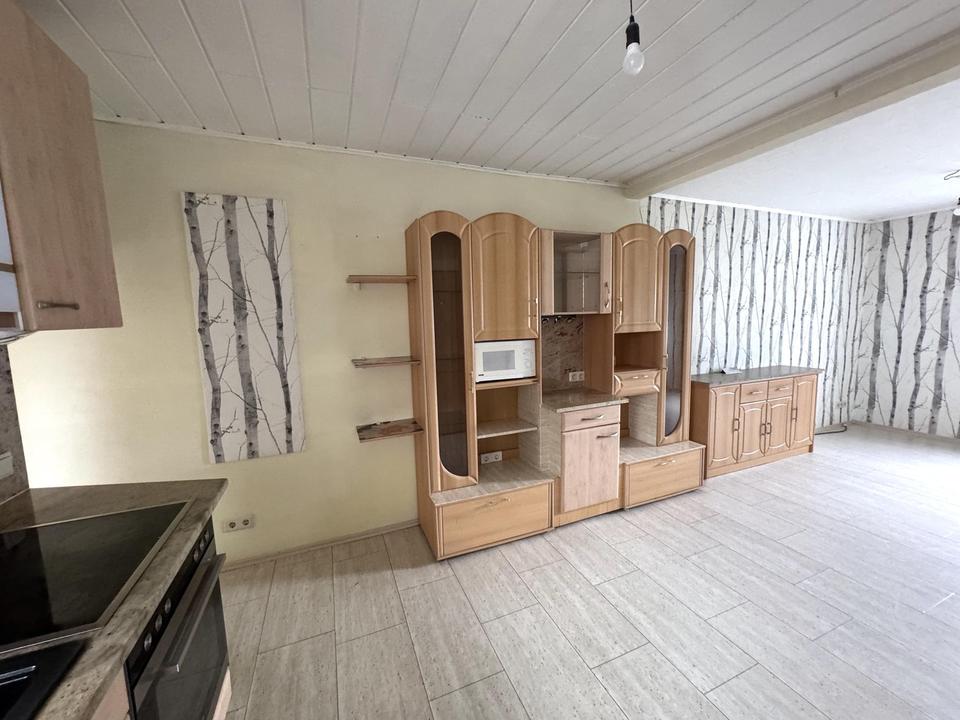 Bezugsfertiges Einfamilienhaus mit Pool, Einbauküche und Carport für zwei PKW – Bild 23