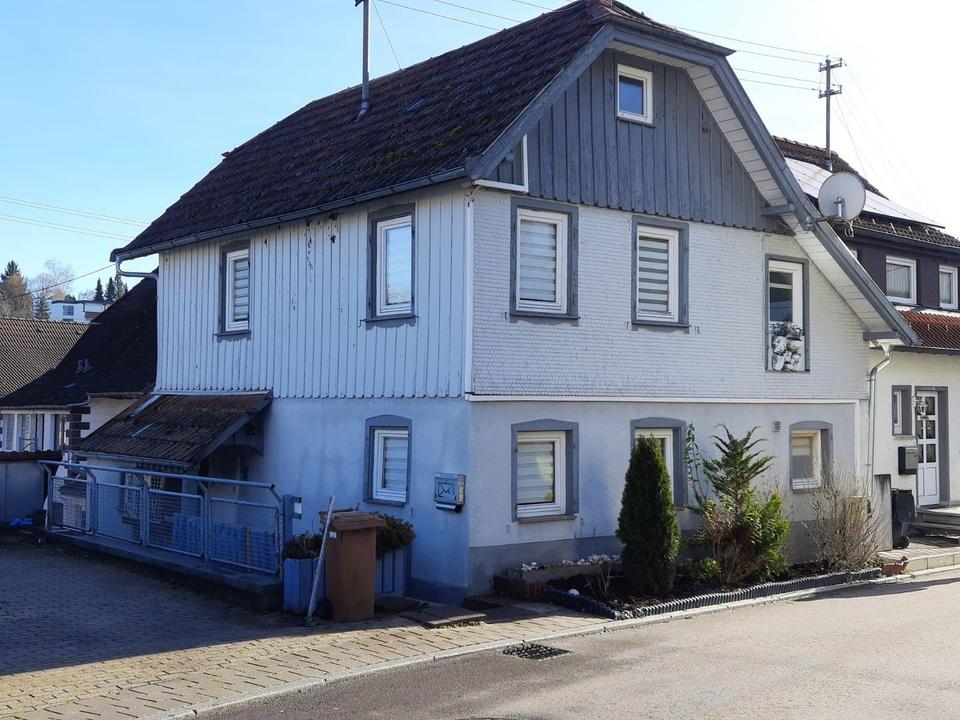 Technisch kernsaniertes Schmuckstück: Innen modernisiert, außen charmant !