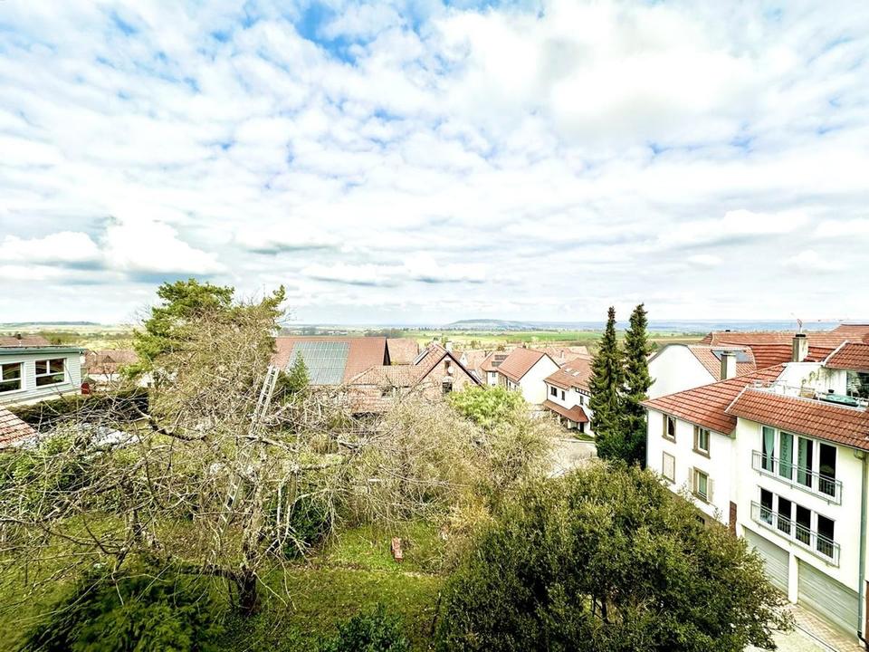 Helle 3-Zimmer-Dachgeschosswohnung mit Loggia – Bild 5