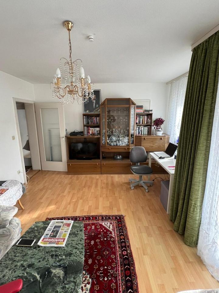 Helle 3-Zimmer-Wohnung mit Balkon direkt an der U-Bahn – Bild 2