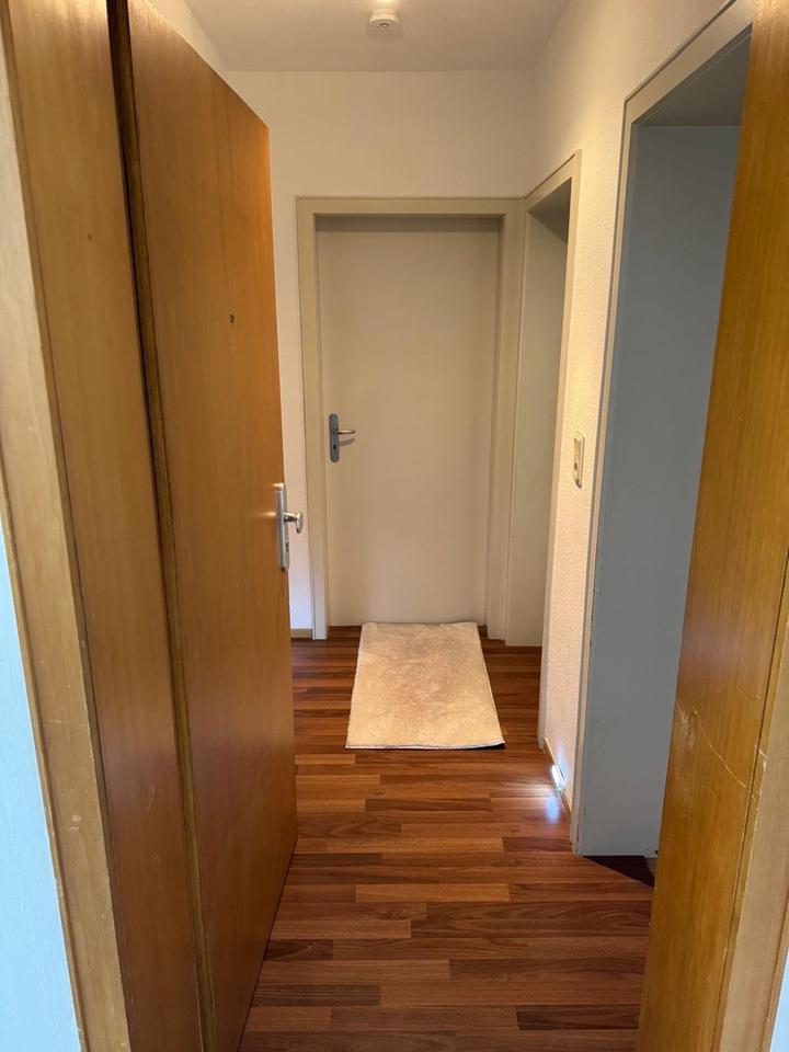 Gemütliche 2-Zimmer-Wohnung in idyllischer Lage mit Balkon und Einbauküche und Stellplatz – Bild 3