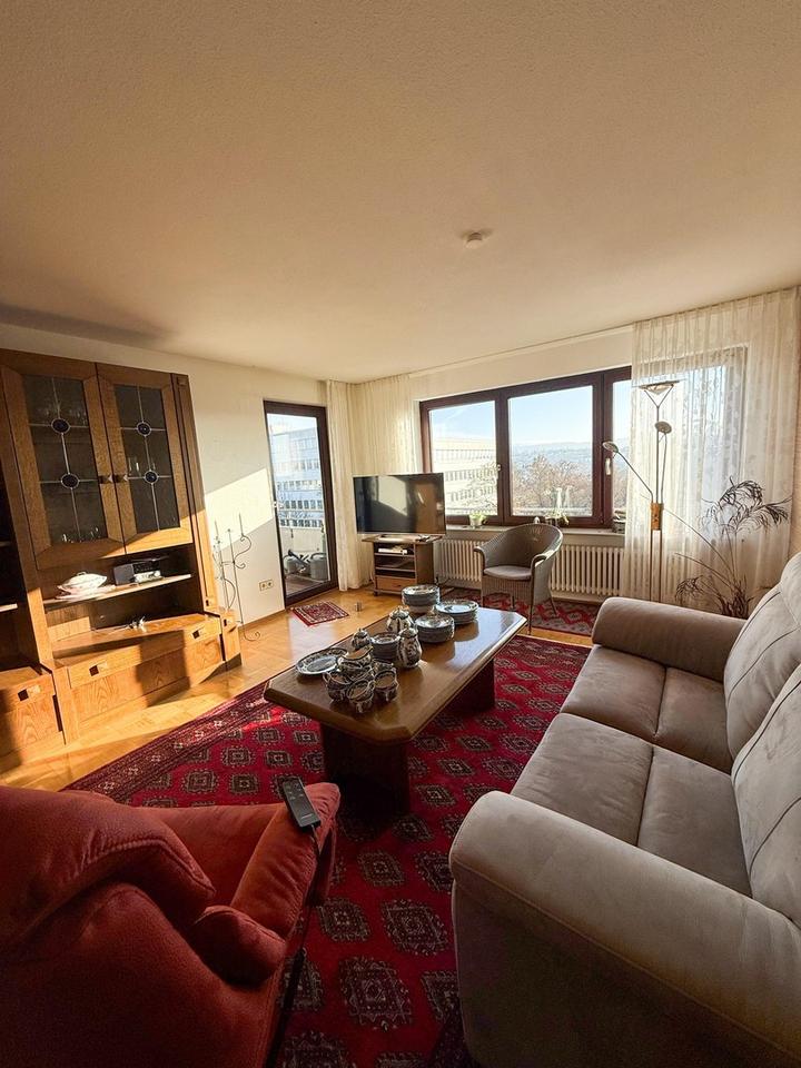 Großzügige 4-Zimmer-Wohnung mit Balkon und Garage im ruhigen Wohngebiet Reusch in Göppingen – Bild 2